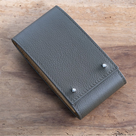 Etui une montre veau grainé Kaki - Atelier romane