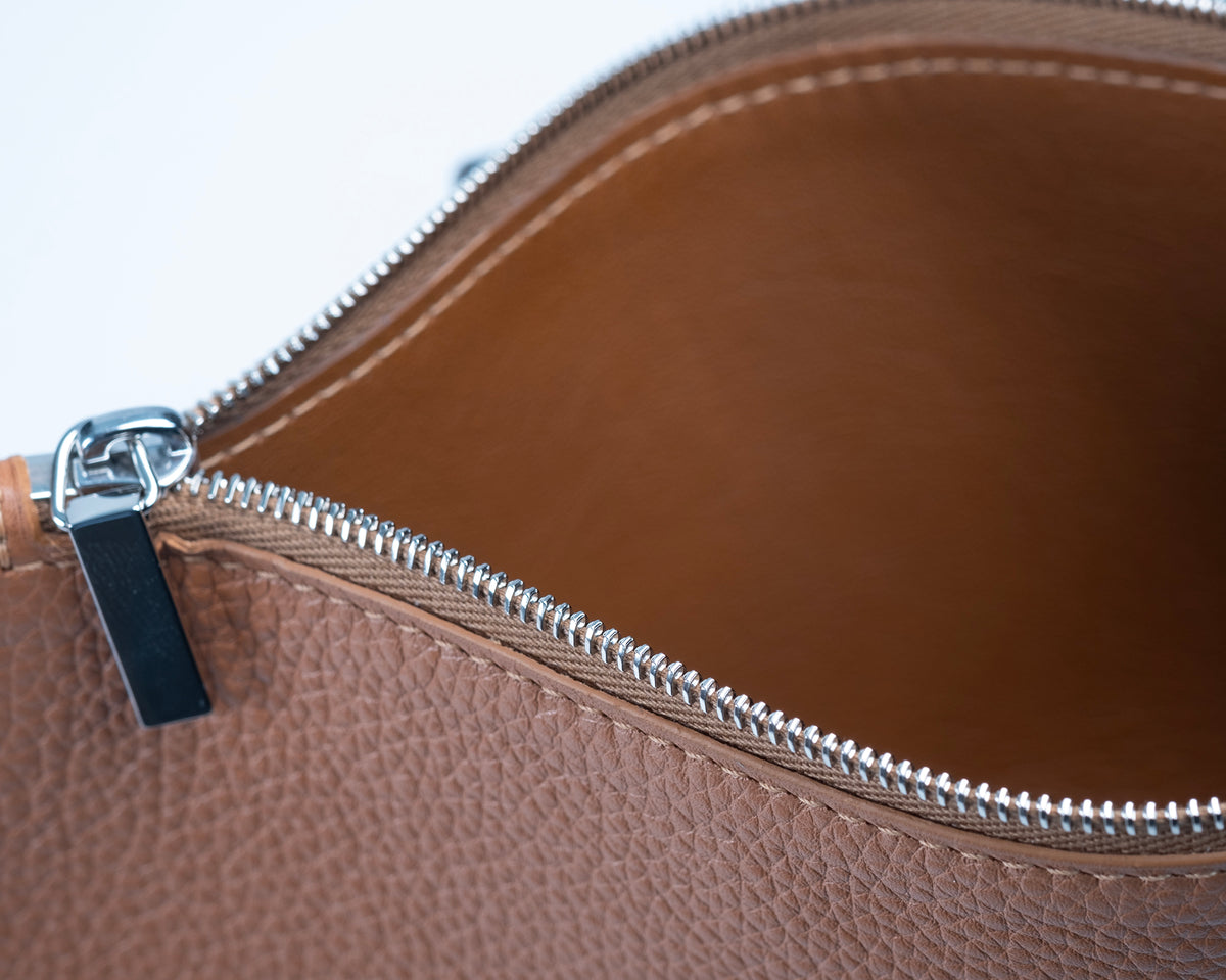 Pochette city cuir grainé marron - Atelier romane
