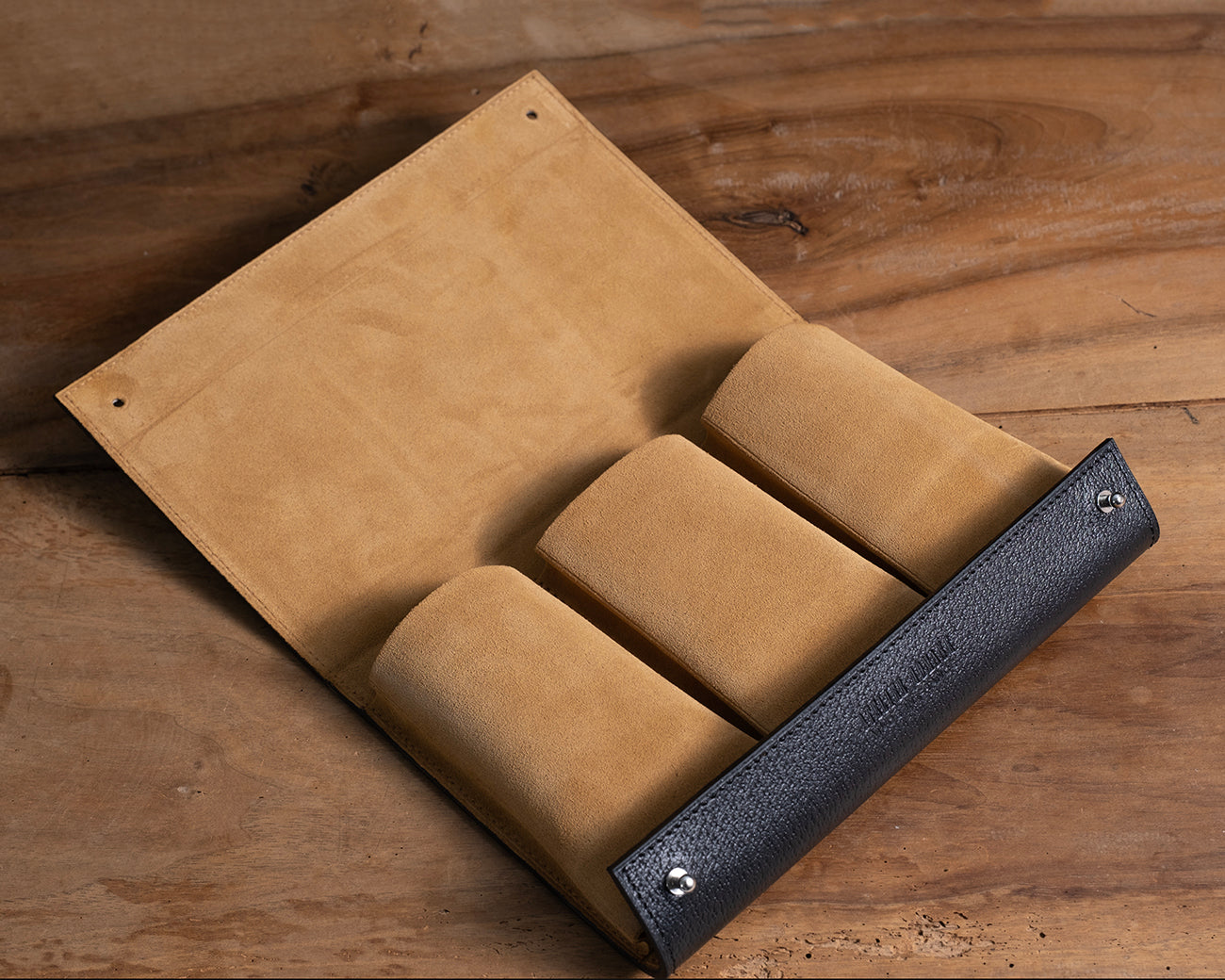 Set of 3 grained pigskin watches