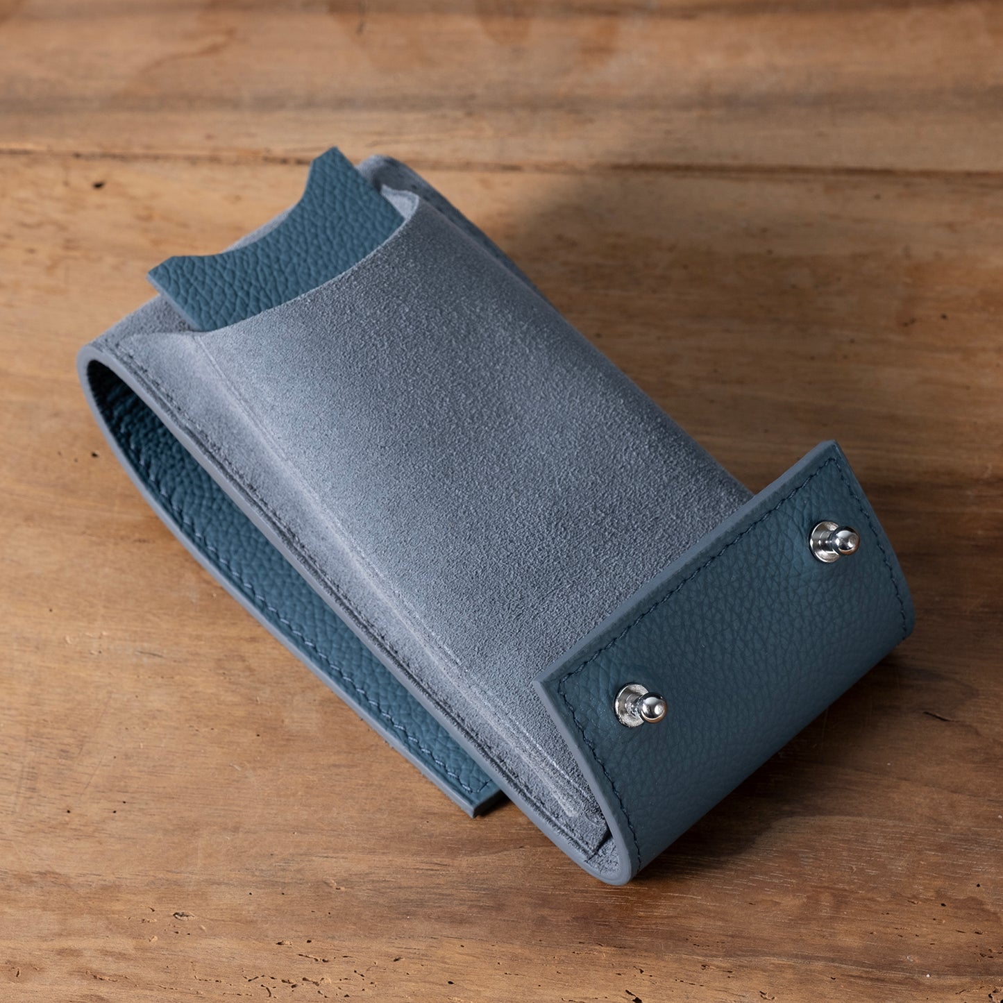Etui une montre cuir grainé gris