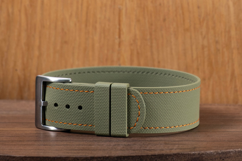Bracelet une pièce fkm rubber Kaki couture orange
