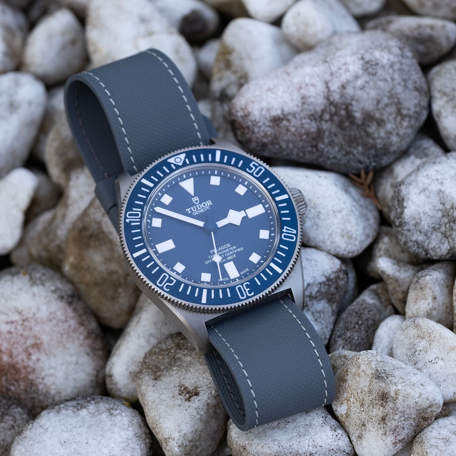 Bracelet une pièce fkm rubber Gris couture crème