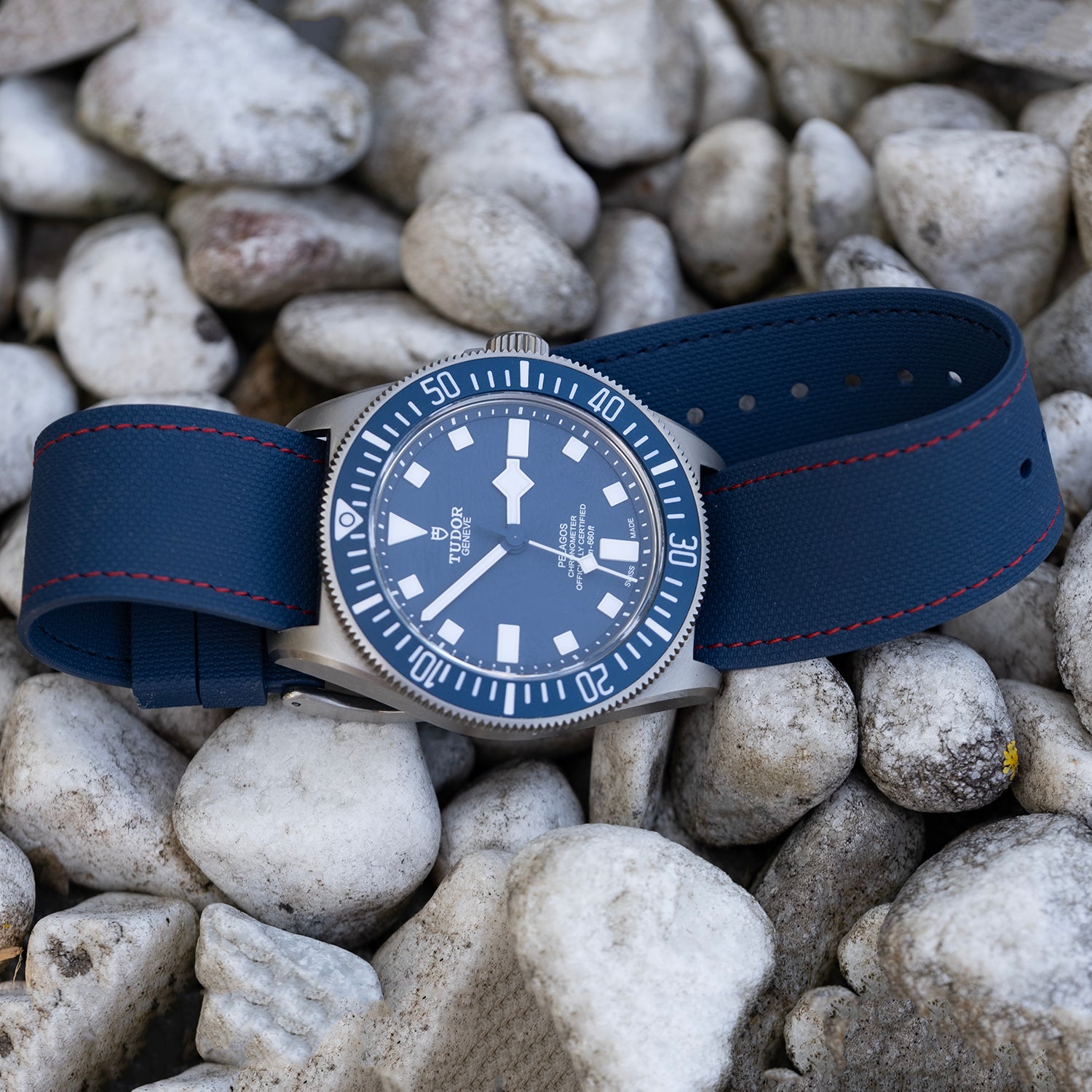 Bracelet une pièce fkm rubber Bleu couture rouge