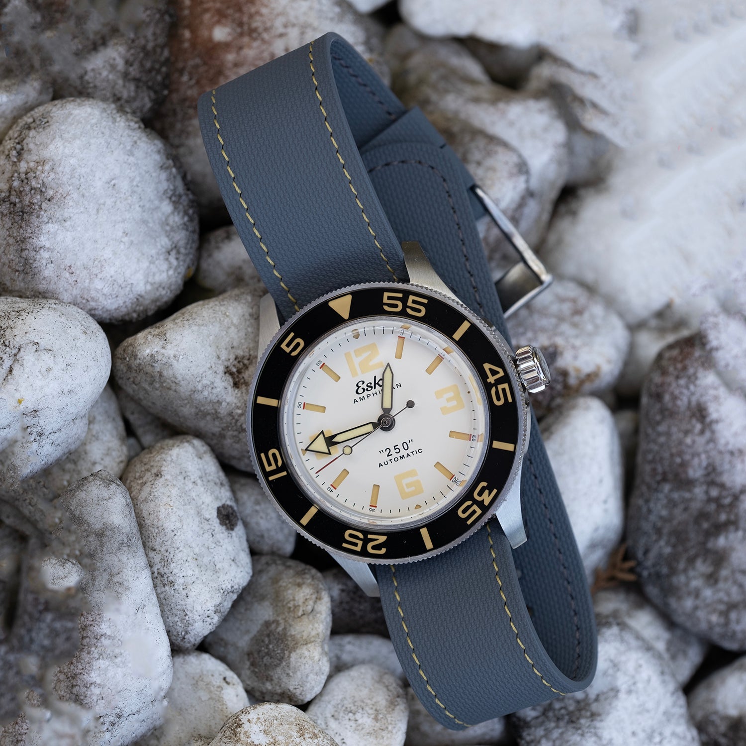Bracelet une pièce fkm rubber gris couture jaune