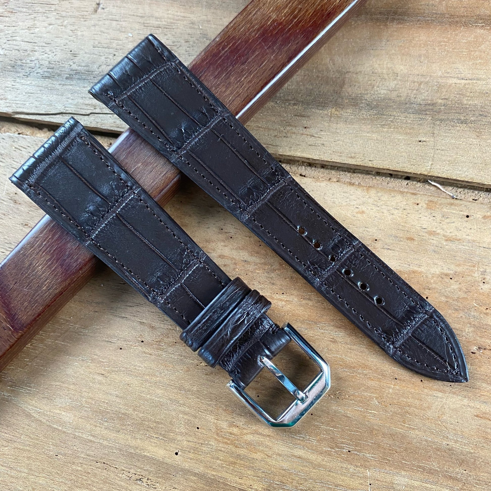 Bracelet alligator chocolat écailles carrées - Atelier romane